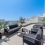 Prime Penthouse Location By Better Bookings Appartamento